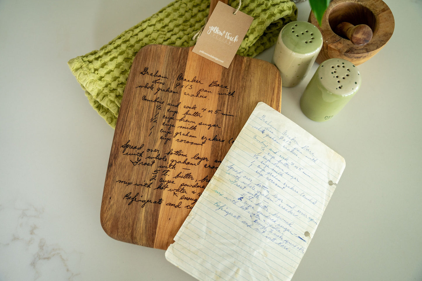 Custom handwritten recipe display on wood cutting board, perfect for kitchen decor and wall decoration. Laser engraving preserves family heirlooms and grandmother keepsakes as heritage kitchen art. A unique memorial gift idea featuring personalized design and engraving for a timeless display and keepsake.