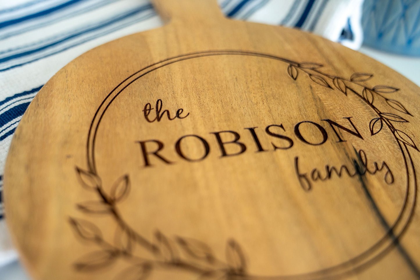Personalized Round Cutting Board | Cutting Board With Name | Custom Cutting Christmas Gift | Mother's Day Gift