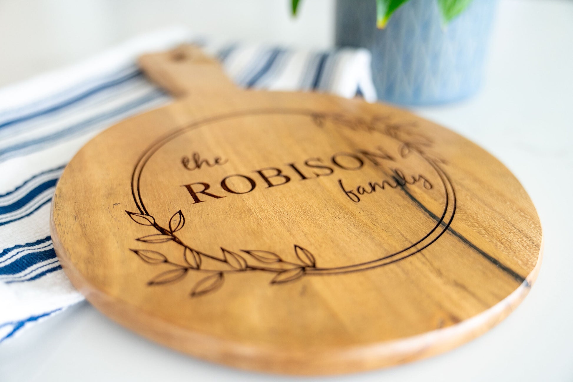 Personalized Round Cutting Board | Cutting Board With Name | Custom Cutting Board Mother's day