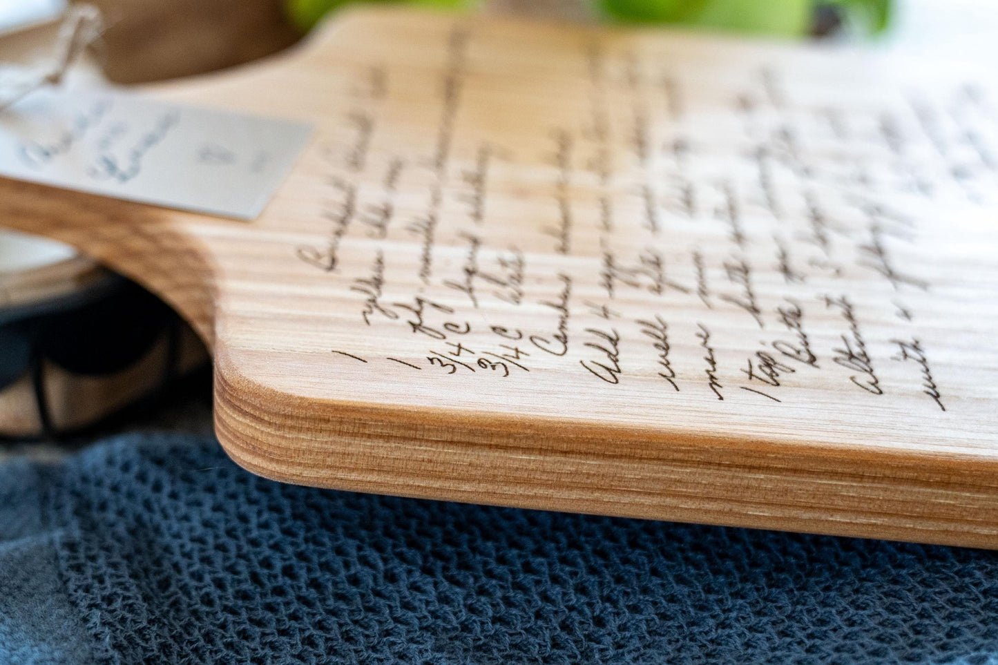 Custom handwritten recipe display on wood cutting board, perfect for kitchen decor and wall decoration. Laser engraving preserves family heirlooms and grandmother keepsakes as heritage kitchen art. A unique memorial gift idea featuring personalized design and engraving for a timeless display and keepsake.