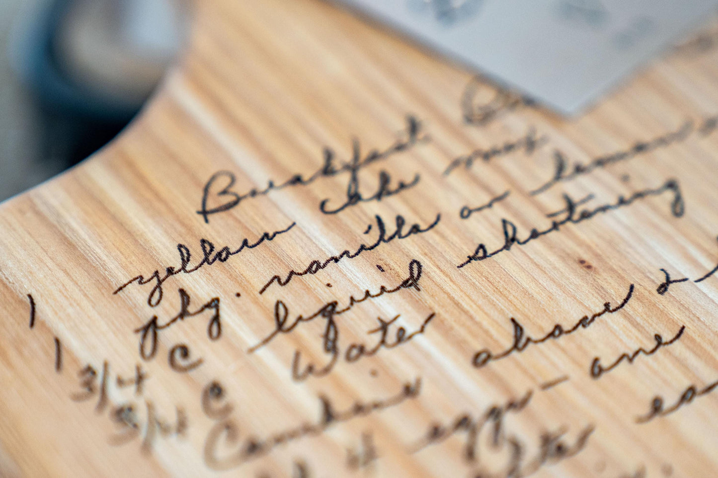 Custom handwritten recipe display on wood cutting board, perfect for kitchen decor and wall decoration. Laser engraving preserves family heirlooms and grandmother keepsakes as heritage kitchen art. A unique memorial gift idea featuring personalized design and engraving for a timeless display and keepsake.