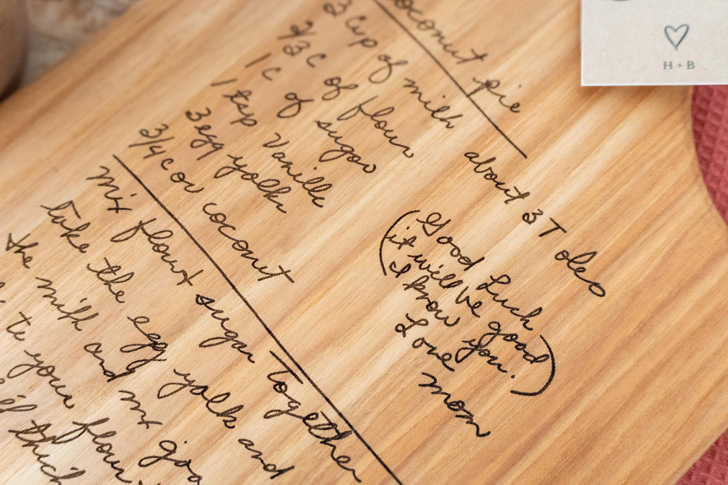 Custom handwritten recipe display on wood cutting board, perfect for kitchen decor and wall decoration. Laser engraving preserves family heirlooms and grandmother keepsakes as heritage kitchen art. A unique memorial gift idea featuring personalized design and engraving for a timeless display and keepsake.