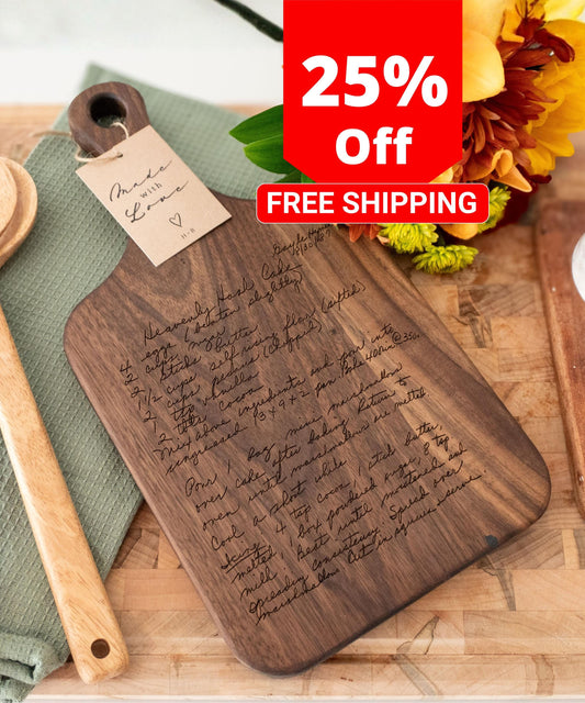 Custom handwritten recipe display on wood cutting board, perfect for kitchen decor and wall decoration. Laser engraving preserves family heirlooms and grandmother keepsakes as heritage kitchen art. A unique memorial gift idea featuring personalized design and engraving for a timeless display and keepsake.