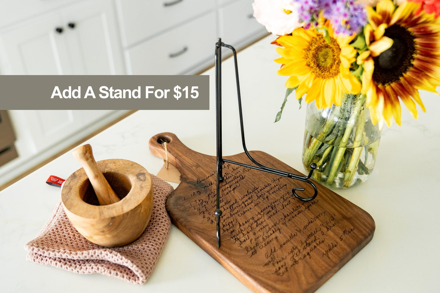 Custom handwritten recipe display on wood cutting board, perfect for kitchen decor and wall decoration. Laser engraving preserves family heirlooms and grandmother keepsakes as heritage kitchen art. A unique memorial gift idea featuring personalized design and engraving for a timeless display and keepsake.