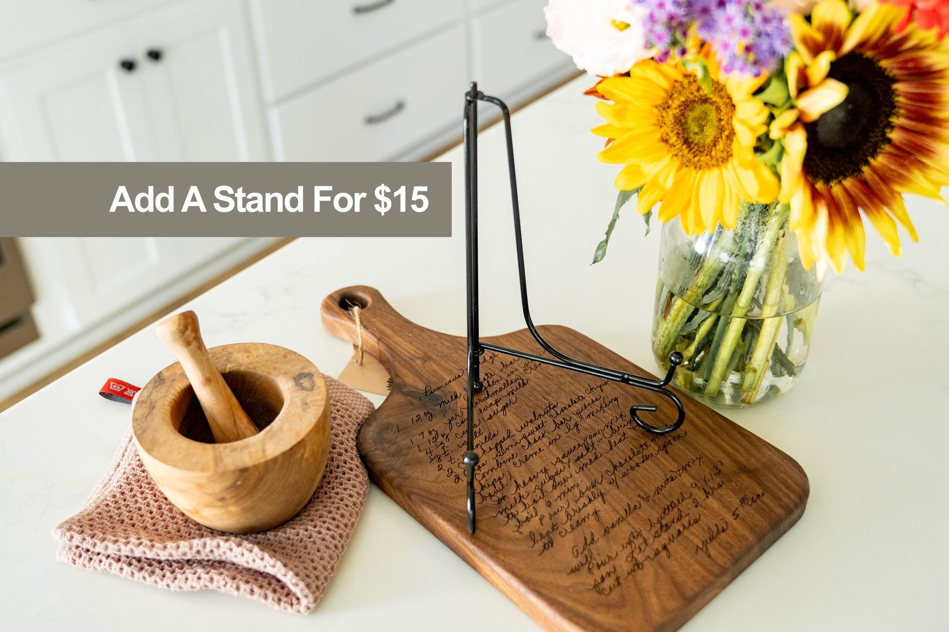 Custom handwritten recipe display on wood cutting board, perfect for kitchen decor and wall decoration. Laser engraving preserves family heirlooms and grandmother keepsakes as heritage kitchen art. A unique memorial gift idea featuring personalized design and engraving for a timeless display and keepsake.