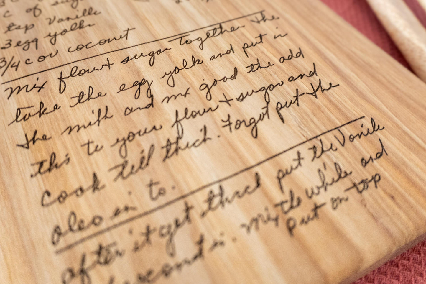 Custom handwritten recipe display on wood cutting board, perfect for kitchen decor and wall decoration. Laser engraving preserves family heirlooms and grandmother keepsakes as heritage kitchen art. A unique memorial gift idea featuring personalized design and engraving for a timeless display and keepsake.
