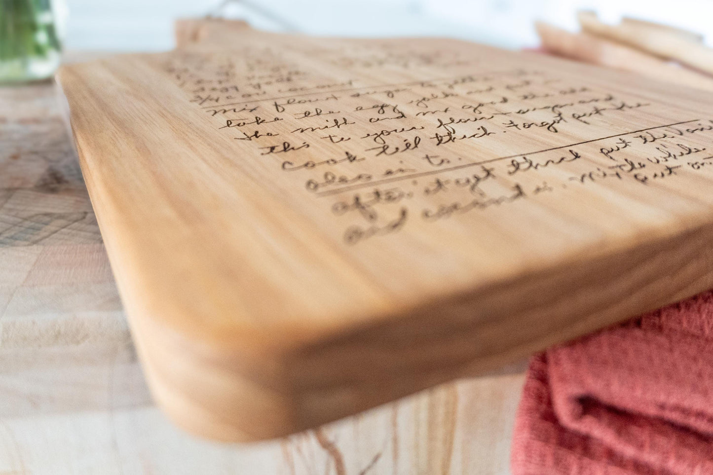 Custom handwritten recipe display on wood cutting board, perfect for kitchen decor and wall decoration. Laser engraving preserves family heirlooms and grandmother keepsakes as heritage kitchen art. A unique memorial gift idea featuring personalized design and engraving for a timeless display and keepsake.