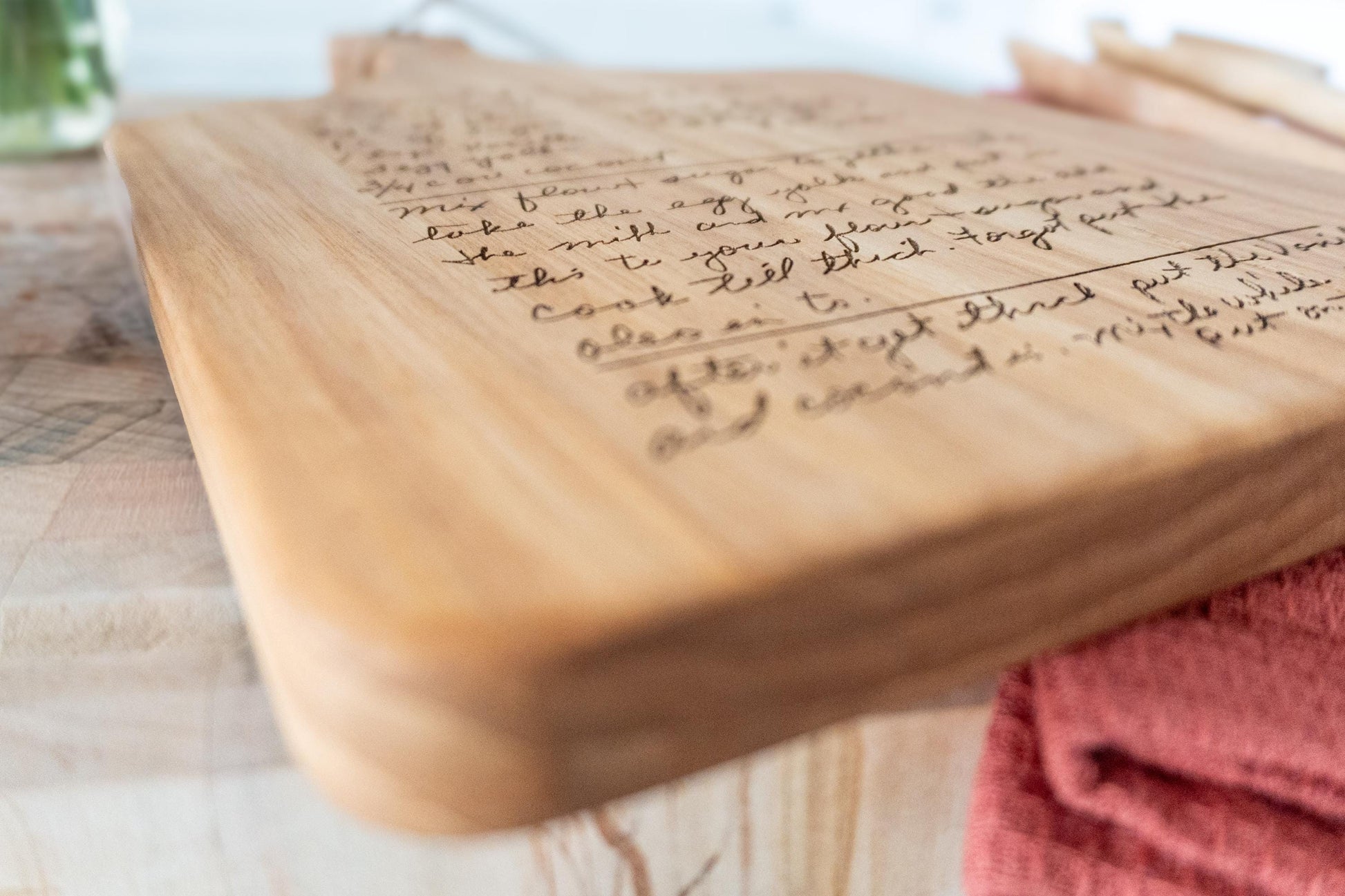 Custom handwritten recipe display on wood cutting board, perfect for kitchen decor and wall decoration. Laser engraving preserves family heirlooms and grandmother keepsakes as heritage kitchen art. A unique memorial gift idea featuring personalized design and engraving for a timeless display and keepsake.