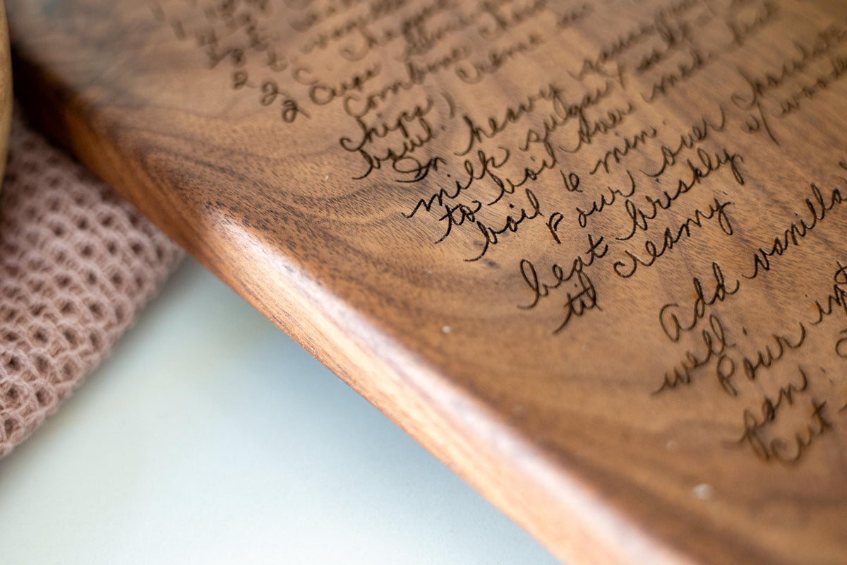 Custom handwritten recipe display on wood cutting board, perfect for kitchen decor and wall decoration. Laser engraving preserves family heirlooms and grandmother keepsakes as heritage kitchen art. A unique memorial gift idea featuring personalized design and engraving for a timeless display and keepsake.