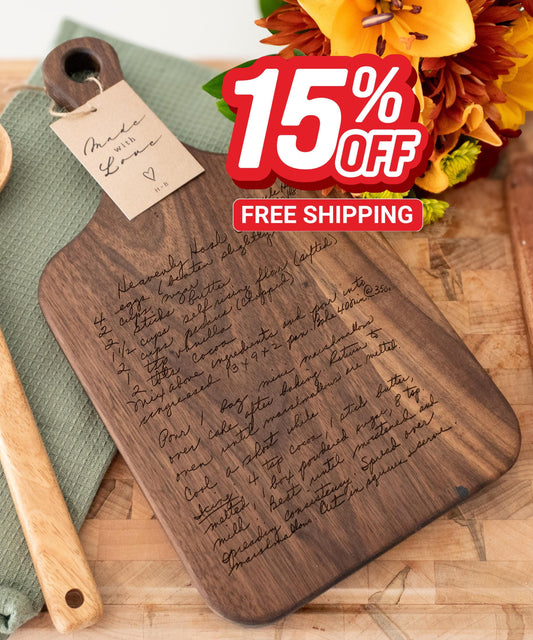 Custom handwritten recipe display on wood cutting board, perfect for kitchen decor and wall decoration. Laser engraving preserves family heirlooms and grandmother keepsakes as heritage kitchen art. A unique memorial gift idea featuring personalized design and engraving for a timeless display and keepsake.