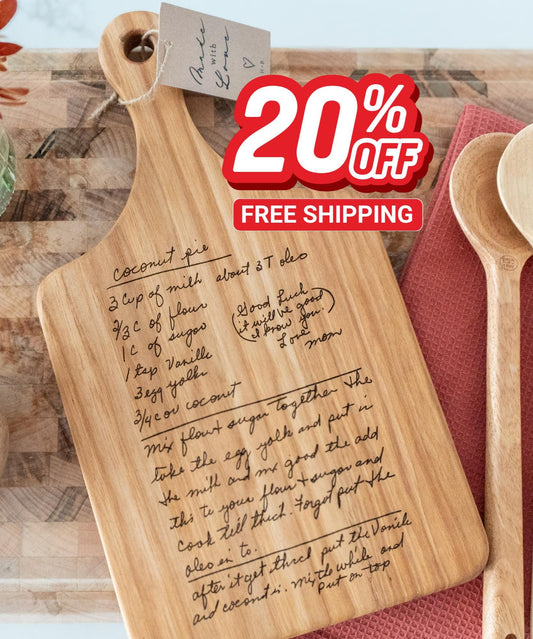 Custom handwritten recipe display on wood cutting board, perfect for kitchen decor and wall decoration. Laser engraving preserves family heirlooms and grandmother keepsakes as heritage kitchen art. A unique memorial gift idea featuring personalized design and engraving for a timeless display and keepsake.