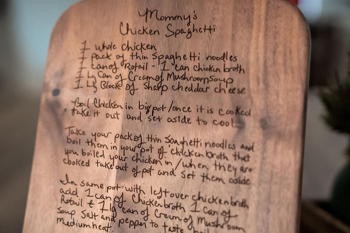 Keepsake Recipe Gift, Personalized Walnut Board Engraved with Handwritten Recipe, Christmas Gift for Mom or Grandm