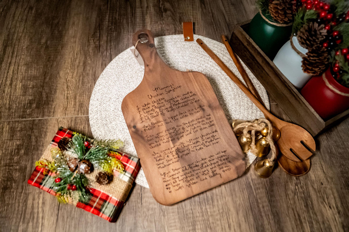 Keepsake Recipe Gift, Personalized Walnut Board Engraved with Handwritten Recipe, Christmas Gift for Mom or Grandm